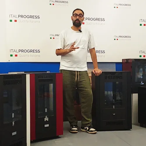 italprogress-luca-lattanzi Luca Lattanzi, titolare di ItalProgress SrlS, negli uffici di Civitanova Marche (MC)